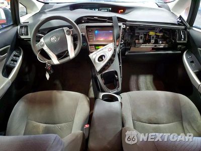 Zdjęcie 8 z 13 samochodu: 2013 TOYOTA PRIUS TWO VIN:JTDKN3DU3D5683703 - miniatura