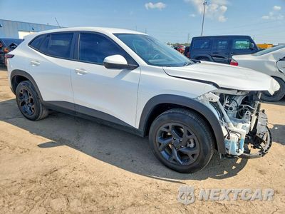 Czwarte zdjęcie samochodu z boku: 2024 CHEVROLET TRAX LS VIN:KL77LFE20RC044592 - miniatura