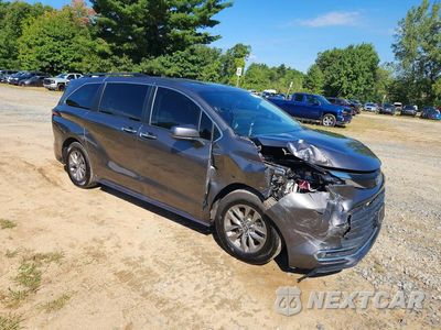 Czwarte zdjęcie samochodu z boku: 2022 TOYOTA SIENNA XLE VIN:5TDYRKEC9NS083519 - miniatura