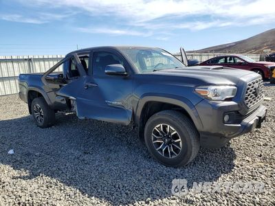 Czwarte zdjęcie samochodu z boku: 2022 TOYOTA TACOMA TRD SPORT VIN:3TMDZ5BN4NM121521 - miniatura