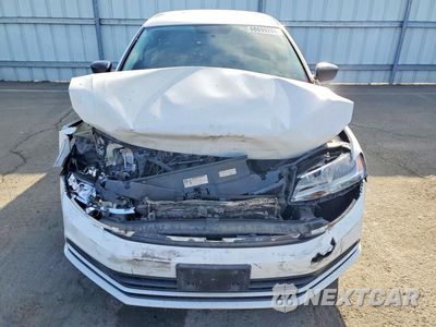 Piąte zdjęcie samochodu w środku: 2016 VOLKSWAGEN JETTA SE VIN:3VWD67AJ0GM217701 - miniatura