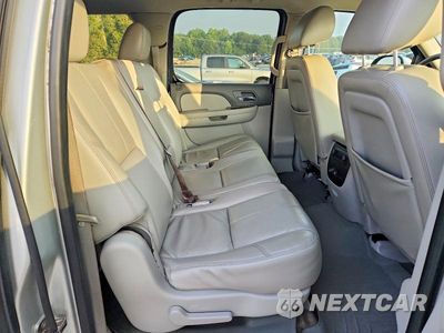 Zdjęcie 11 z 13 samochodu: 2011 CHEVROLET SUBURBAN C1500 LT VIN:1GNSCJE04BR346332 - miniatura