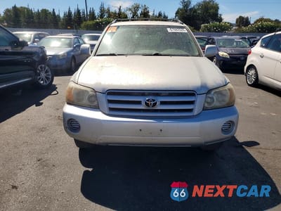 Piąte zdjęcie samochodu w środku: 2004 TOYOTA HIGHLANDER BASE VIN:JTEDP21A340042325 - miniatura