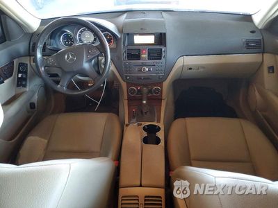 Zdjęcie 8 z 12 samochodu: 2011 MERCEDES-BENZ C 300 VIN:WDDGF5EB5BR153272 - miniatura