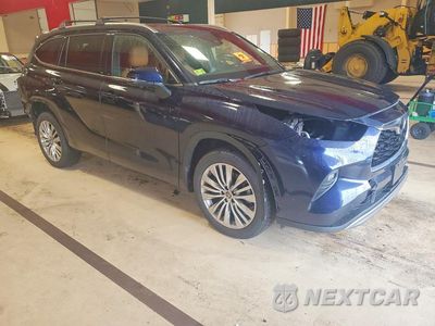 Czwarte zdjęcie samochodu z boku: 2023 TOYOTA HIGHLANDER PLATINUM VIN:5TDKDRBH5PS035810 - miniatura