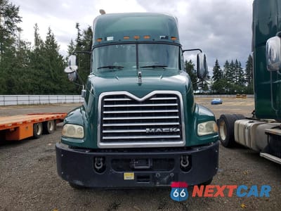 Piąte zdjęcie samochodu w środku: 2018 MACK CXU612 SEMI TRUCK VIN:1M1AW01X7JM010629 - miniatura