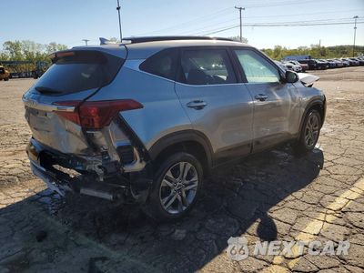 Trzecie zdjęcie samochodu z tyłu: 2023 KIA SELTOS S VIN:KNDEUCAA2P7423568 - miniatura