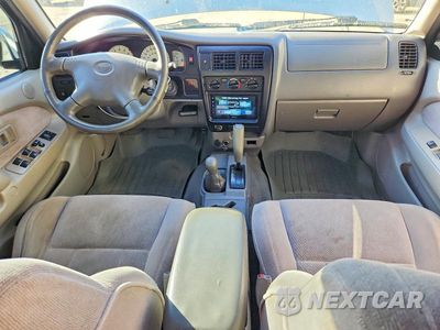 Zdjęcie 8 z 13 samochodu: 2001 TOYOTA TACOMA DOUBLE CAB VIN:5TEHN72N41Z741579 - miniatura