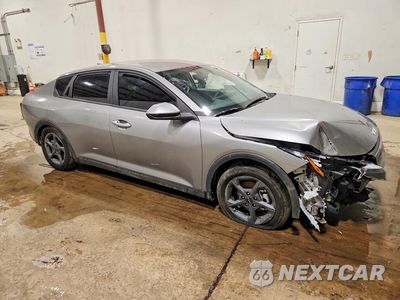Czwarte zdjęcie samochodu z boku: 2025 KIA K4 LXS VIN:3KPFT4DE9SE219709 - miniatura