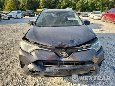 Piąte zdjęcie samochodu w środku: 2017 TOYOTA RAV4 LE VIN:JTMZFREV7HJ716074 - miniatura