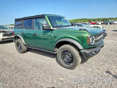 Czwarte zdjęcie samochodu z boku: 2022 FORD BRONCO BASE VIN:1FMEE5DH0NLA84987 - miniatura