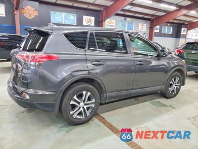 Trzecie zdjęcie samochodu z tyłu: 2018 TOYOTA RAV4 LE VIN:JTMBFREV4JJ737584 - miniatura