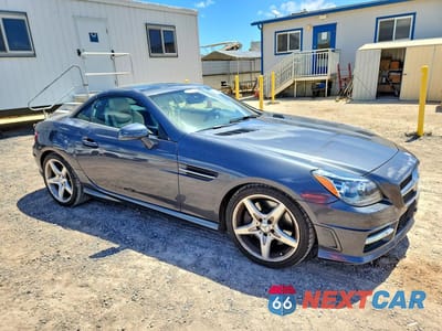 Czwarte zdjęcie samochodu z boku: 2013 MERCEDES-BENZ SLK 350 VIN:WDDPK5HA3DF053271 - miniatura