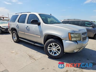 Czwarte zdjęcie samochodu z boku: 2007 CHEVROLET TAHOE C1500 VIN:1GNFC13CX7R384508 - miniatura
