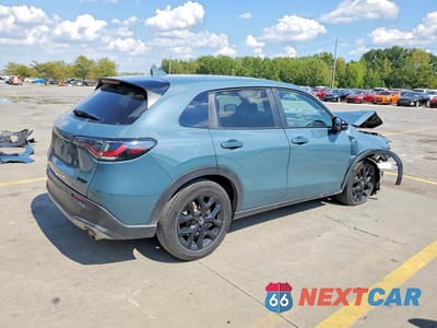 Trzecie zdjęcie samochodu z tyłu: 2024 HONDA HR-V SPORT VIN:3CZRZ2H53RM708403 - miniatura