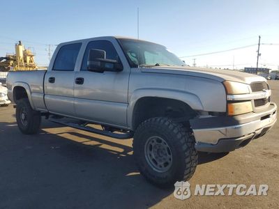 Czwarte zdjęcie samochodu z boku: 2005 CHEVROLET SILVERADO C1500 HEAVY DUTY VIN:1GCGC13U15F810557 - miniatura