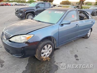 2004 TOYOTA CAMRY LE 4T1BE32K94U799717 - główne zdjęcie licytacji z USA - miniatura