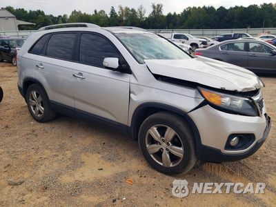Czwarte zdjęcie samochodu z boku: 2013 KIA SORENTO EX VIN:5XYKU4A24DG339638 - miniatura