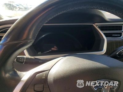 Zdjęcie 9 z 12 samochodu: 2013 TESLA MODEL S VIN:5YJSA1CP3DFP22610 - miniatura