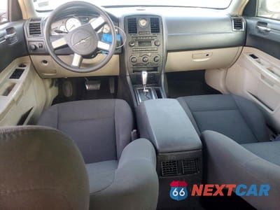 Zdjęcie 8 z 12 samochodu: 2005 CHRYSLER 300 VIN:2C3AA43R55H568142 - miniatura