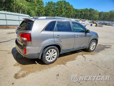 Trzecie zdjęcie samochodu z tyłu: 2014 KIA SORENTO EX VIN:5XYKU4A73EG430851 - miniatura