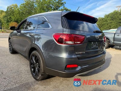 Trzecie zdjęcie samochodu z tyłu: 2020 KIA SORENTO EX V6 VIN:5XYPHDA59LG707315 - miniatura