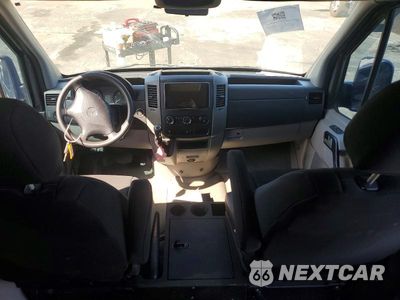 Zdjęcie 8 z 13 samochodu: 2016 MERCEDES-BENZ SPRINTER 2500 DELIVERY VAN VIN:WD3PE7DD1GP203884 - miniatura