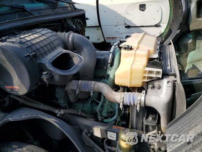 Zdjęcie 11 z 14 samochodu: 2021 VOLVO VNL SEMI TRUCK VIN:4V4NC9EH1MN274840 - miniatura