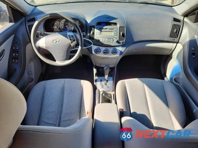 Zdjęcie 8 z 12 samochodu: 2010 HYUNDAI ELANTRA GLS VIN:KMHDU4AD2AU210023 - miniatura