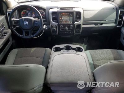 Zdjęcie 8 z 12 samochodu: 2017 RAM 1500 SLT VIN:3C6RR7LT9HG574381 - miniatura