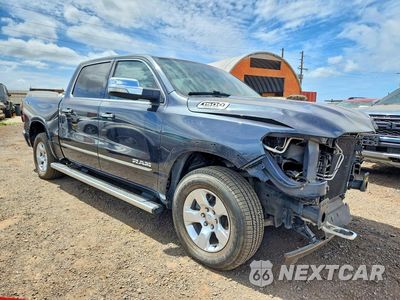 Czwarte zdjęcie samochodu z boku: 2019 RAM 1500 LARAMIE VIN:1C6SRFJTXKN624783 - miniatura