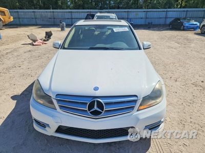 Piąte zdjęcie samochodu w środku: 2013 MERCEDES-BENZ C 250 VIN:WDDGF4HB3DR293829 - miniatura