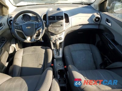 Zdjęcie 8 z 12 samochodu: 2015 CHEVROLET SONIC LT VIN:1G1JC6SG0F4125051 - miniatura