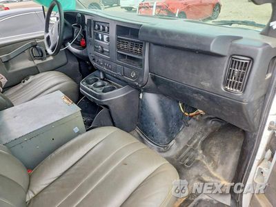 Zdjęcie 8 z 13 samochodu: 2020 GMC SAVANA G2500 VIN:1GTW7AFB7L1163778 - miniatura