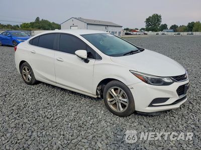 Czwarte zdjęcie samochodu z boku: 2017 CHEVROLET CRUZE LT VIN:1G1BE5SM2H7120305 - miniatura