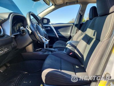 Zdjęcie 7 z 13 samochodu: 2018 TOYOTA RAV4 XLE VIN:JTMRFREV8JD237554 - miniatura