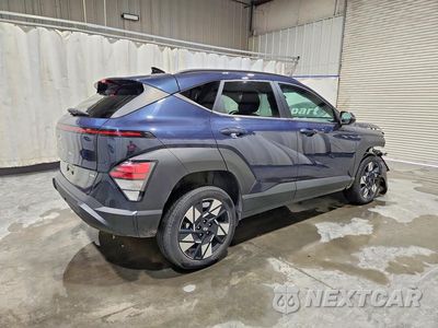 Trzecie zdjęcie samochodu z tyłu: 2025 HYUNDAI KONA SEL VIN:KM8HBCAB5SU311428 - miniatura