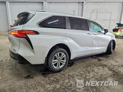 Trzecie zdjęcie samochodu z tyłu: 2024 TOYOTA SIENNA PLATINUM 7-PASSENGER VIN:5TDESKFC9RS136814 - miniatura