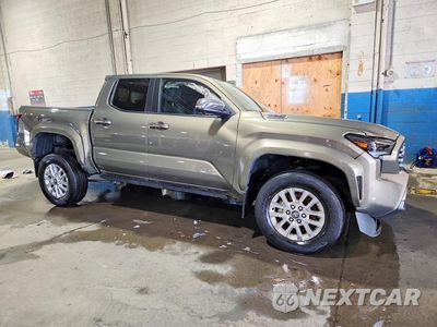 Czwarte zdjęcie samochodu z boku: 2025 TOYOTA TACOMA LIMITED HV VIN:3TYLC5LN3ST039744 - miniatura