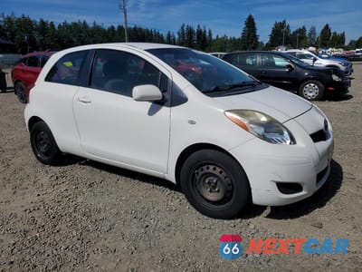 Czwarte zdjęcie samochodu z boku: 2010 TOYOTA YARIS BASE VIN:JTDJT4K33A5308116 - miniatura