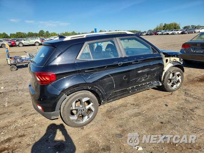 Trzecie zdjęcie samochodu z tyłu: 2022 HYUNDAI VENUE SEL VIN:KMHRC8A35NU161977 - miniatura