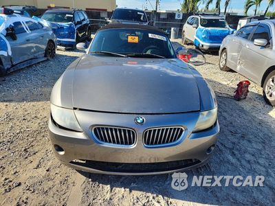 Piąte zdjęcie samochodu w środku: 2005 BMW Z4 3.0 VIN:4USBT53545LT28140 - miniatura