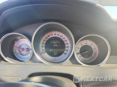 Zdjęcie 9 z 12 samochodu: 2014 MERCEDES-BENZ C 250 VIN:WDDGJ4HBXEG299851 - miniatura