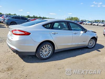 Trzecie zdjęcie samochodu z tyłu: 2015 FORD FUSION S HYBRID VIN:3FA6P0UU8FR132585 - miniatura
