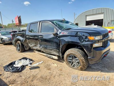 Czwarte zdjęcie samochodu z boku: 2021 CHEVROLET SILVERADO K1500 TRAIL BOSS CUSTOM VIN:1GCPYCEL4MZ240732 - miniatura