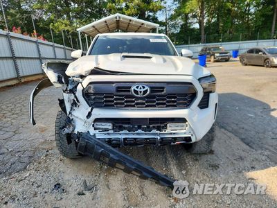 Piąte zdjęcie samochodu w środku: 2024 TOYOTA TACOMA TRD SPORT VIN:3TYKB5FN5RT007804 - miniatura