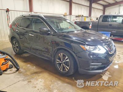 Czwarte zdjęcie samochodu z boku: 2019 NISSAN ROGUE SV VIN:5N1AT2MV2KC844714 - miniatura