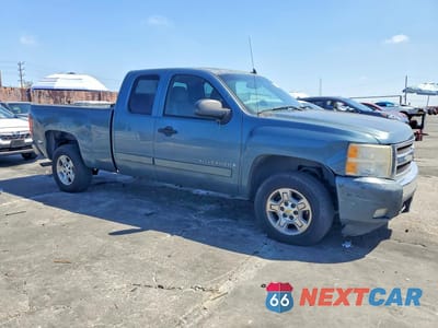 Czwarte zdjęcie samochodu z boku: 2008 CHEVROLET SILVERADO C1500 VIN:2GCEC19J881242789 - miniatura