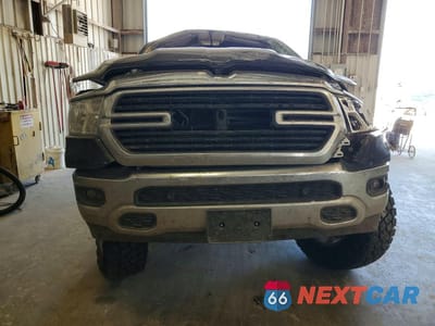 Piąte zdjęcie samochodu w środku: 2019 RAM 1500 BIG HORN/LONE STAR VIN:1C6SRFFT2KN659844 - miniatura