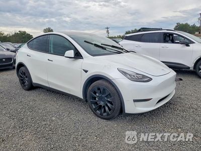 Czwarte zdjęcie samochodu z boku: 2023 TESLA MODEL Y VIN:7SAYGDEE0PA128941 - miniatura